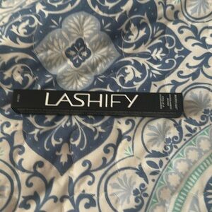 Lashify whisper light